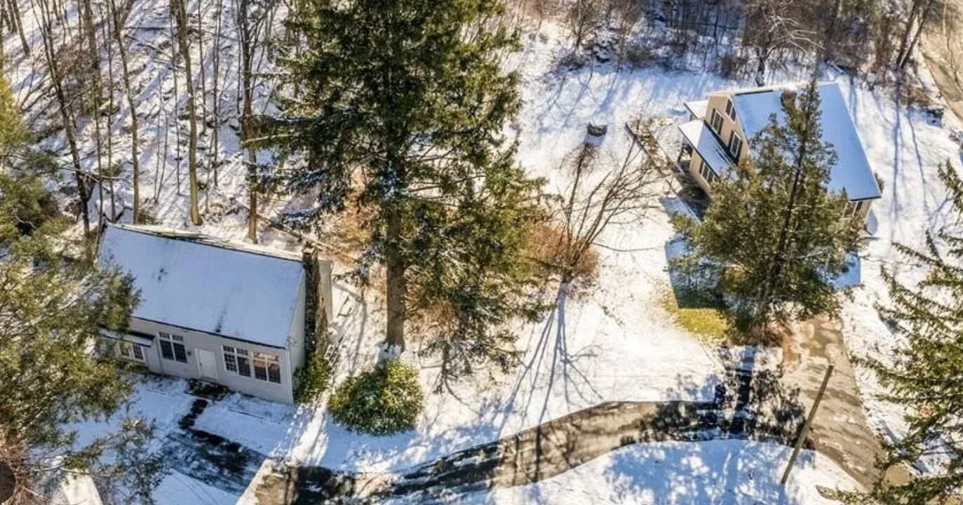 50 Mountain Rd in Redding, CT - Building Photo