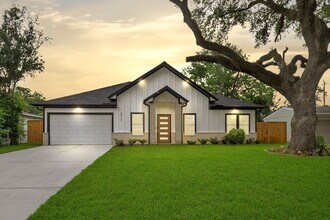 5731 Belvedere Dr in Houston, TX - Building Photo - Building Photo