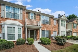 2846 Parkway Close in Lithonia, GA - Building Photo