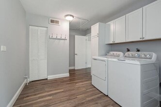 9604 S Knox Ave in Oak Lawn, IL - Foto de edificio - Building Photo