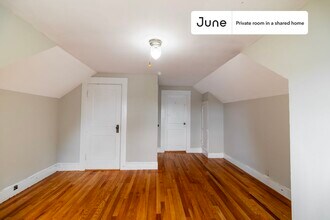 Room in Shared 4 bed/1 bath home in Somerville, MA - Building Photo - Building Photo