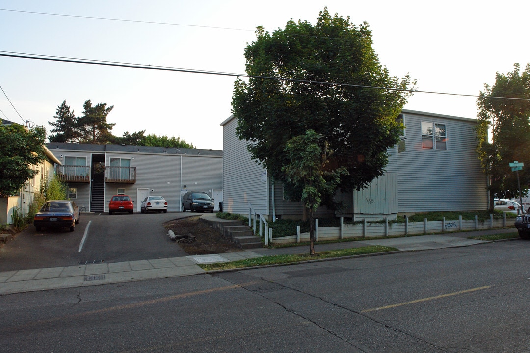 Division Street Apartments in Portland, OR - Building Photo