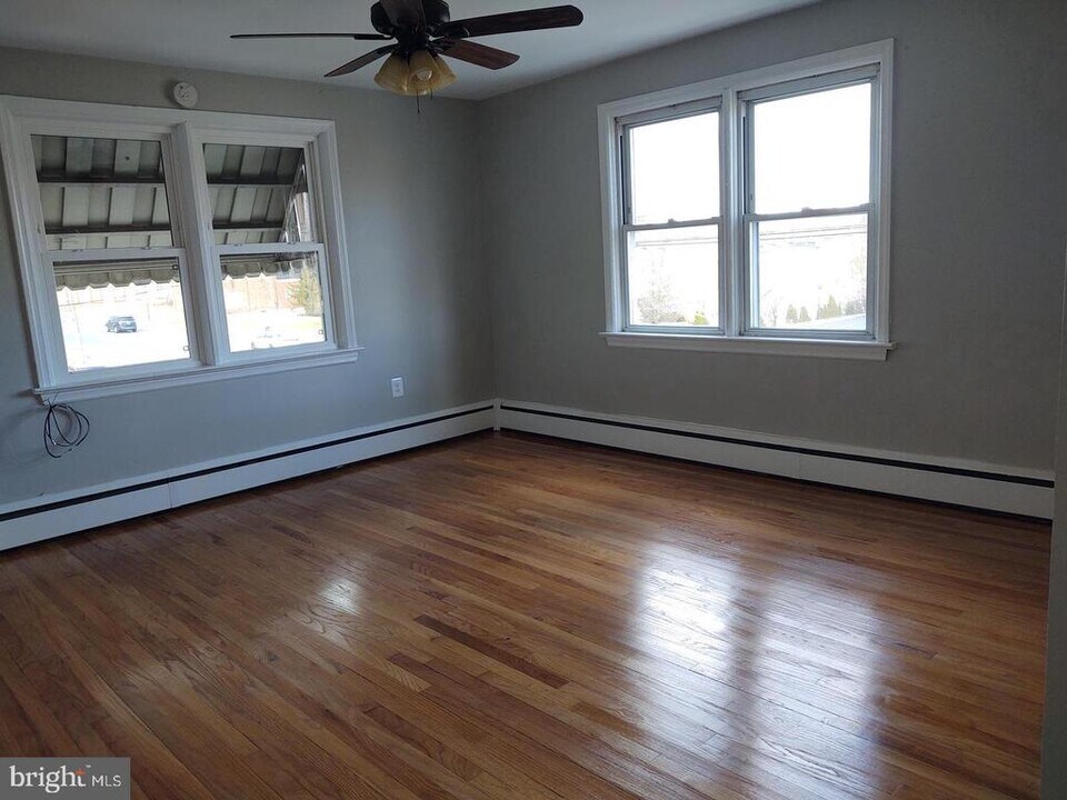 204 E Ridgeville Blvd-Unit -B in Mount Airy, MD - Building Photo