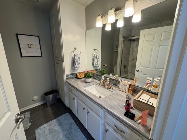 10975 Darling Rd in Ventura, CA - Building Photo - Building Photo