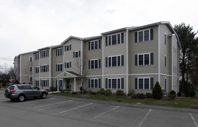 Residences at the Groves in Middleboro, MA - Foto de edificio - Building Photo