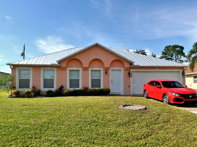 124 SW Sea Lion Rd in Port St. Lucie, FL - Building Photo - Building Photo