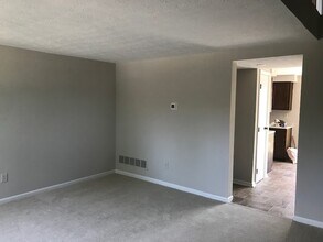 465 Dartmouth Cir in Cincinnati, OH - Building Photo - Building Photo