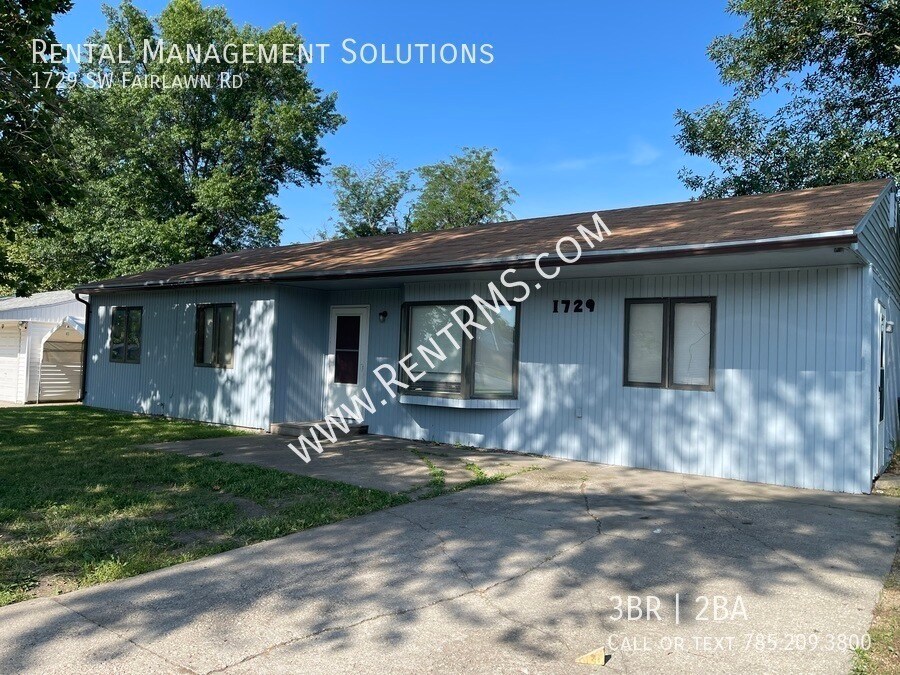 1729 SW Fairlawn Rd in Topeka, KS - Building Photo