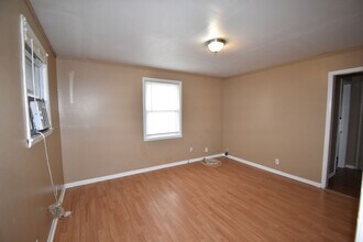 470 Circle Dr in Clarksville, TN - Building Photo - Building Photo