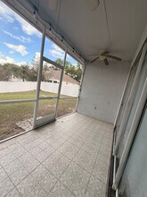 704 Grand Canyon Dr in Valrico, FL - Foto de edificio - Building Photo