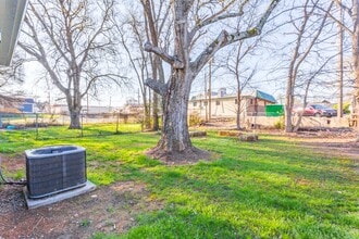 1608 Oak St in Chattanooga, TN - Building Photo - Building Photo