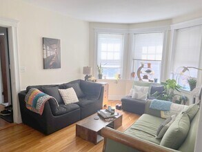11 Ellery St, Unit 5 in Cambridge, MA - Building Photo - Building Photo