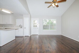 16325 Sun View Ln in Conroe, TX - Building Photo - Building Photo