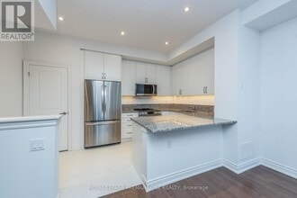 55 Lunar Cres in Mississauga, ON - Building Photo - Building Photo