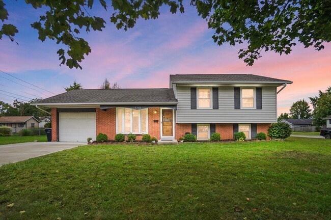 property at 5200 Williamsburg Cir
