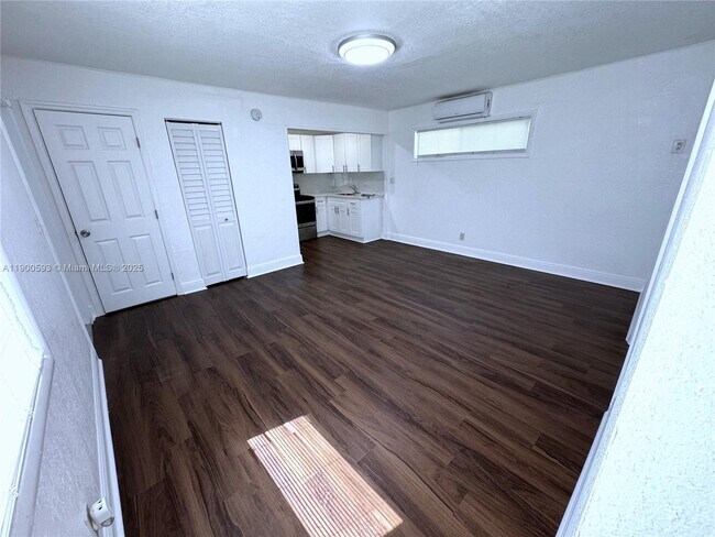 1025 NW 7th Ave