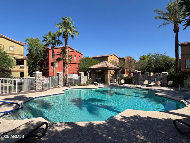 1920 E Bell Rd in Phoenix, AZ - Building Photo - Building Photo