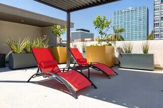 Kingsley Diplomat Apartments in Los Angeles, CA - Building Photo - Building Photo
