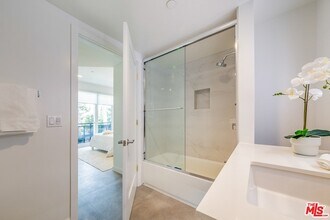 214 Westmoreland Ave in Los Angeles, CA - Building Photo - Building Photo