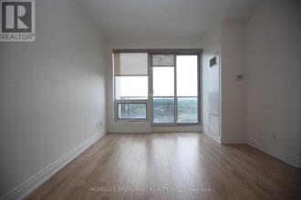 9090-19090 Yonge St in Richmond Hill, ON - Building Photo - Building Photo