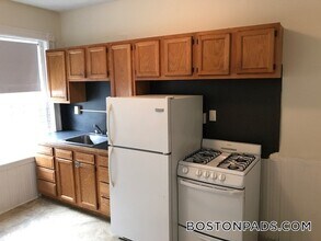 11 Mt Hood Rd, Unit 2 in Boston, MA - Foto de edificio - Building Photo