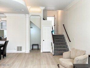 3121 E Hillcrest Dr in Westlake Village, CA - Building Photo - Building Photo
