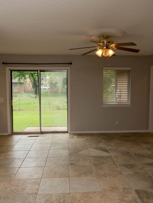 519 East E Street in Jenks, OK - Building Photo - Building Photo