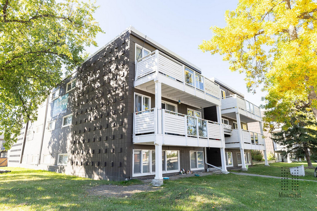 Lincoln Terrace in Calgary, AB - Building Photo