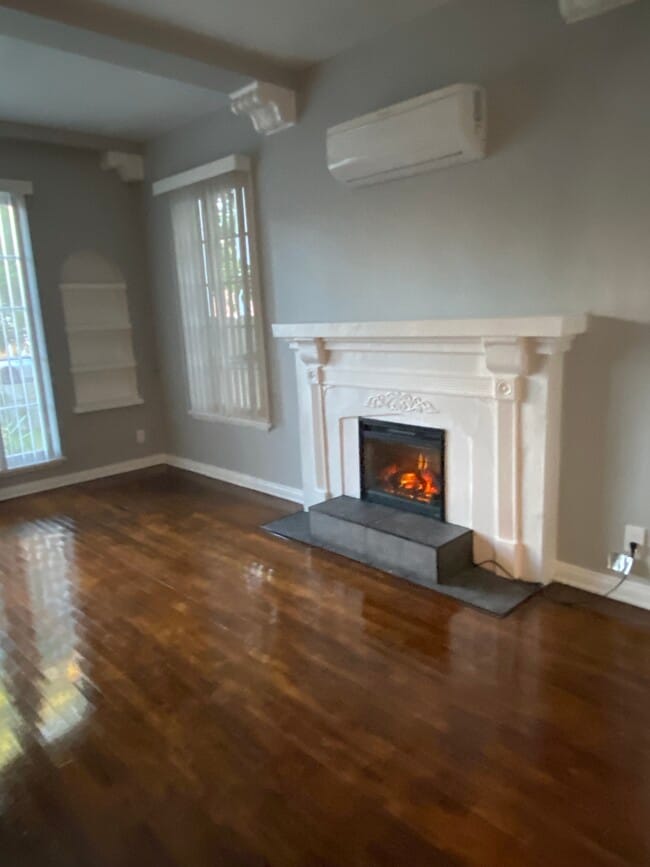 2201 S Bentley Ave, Unit 2201 in Los Angeles, CA - Building Photo - Building Photo