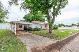 1402 Herring St in Merkel, TX - Building Photo - Building Photo