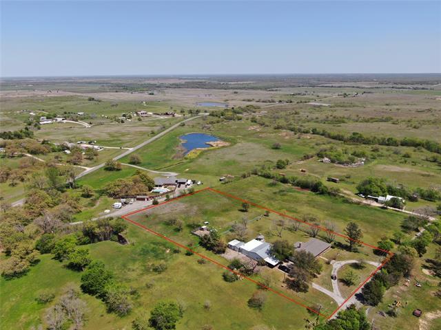 517 E Locust St in Nocona, TX - Building Photo - Building Photo