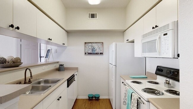 Stoneleigh on May Apartment Homes