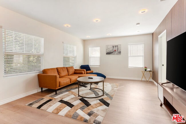 1419 N Orange Dr in Los Angeles, CA - Building Photo - Building Photo