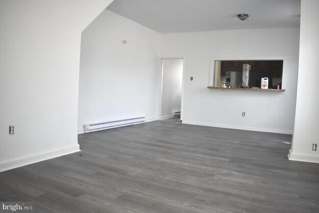 10 S 62nd St in Philadelphia, PA - Building Photo - Building Photo