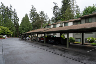 Falcon Ridge Condominiums in Kirkland, WA - Building Photo - Building Photo