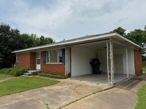 2410 Forest Home Rd in Jonesboro, AR - Foto de edificio - Building Photo