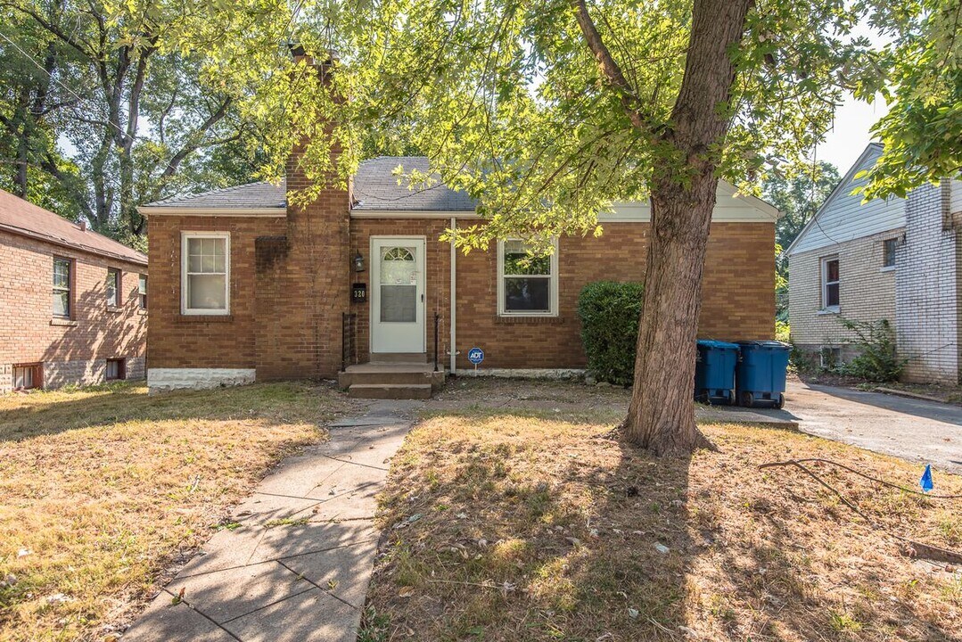 320 Henquin Dr in Ferguson, MO - Building Photo
