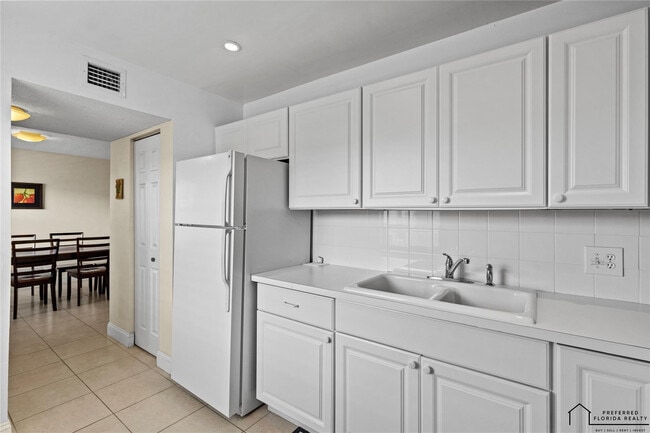 4191 NW 41st St in Lauderdale Lakes, FL - Building Photo - Building Photo