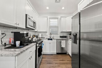 58 Wegman Pkwy in Jersey City, NJ - Building Photo - Building Photo