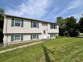 146 Old Amherst Rd in Sunderland, MA - Building Photo