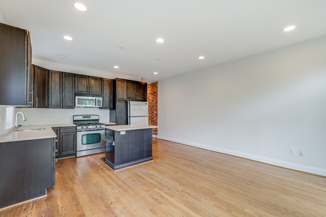 440 Warner St NW, Unit B in Washington, DC - Building Photo - Building Photo