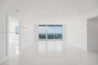 650 West Ave, Unit 3008 in Miami Beach, FL - Building Photo - Building Photo