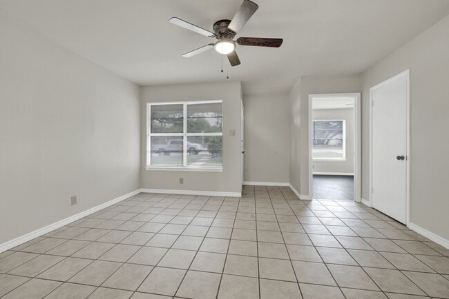 334-336-336 Craddock Ave in San Marcos, TX - Building Photo - Building Photo