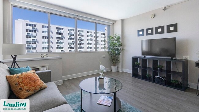 305 Dr. M.L.K. Jr St S, Unit 613 in St. Petersburg, FL - Building Photo - Building Photo