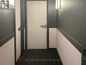 110 Charles St E in Toronto, ON - Building Photo - Building Photo