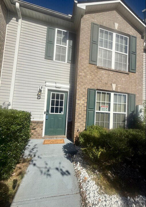 2418 Piering Dr in Stonecrest, GA - Building Photo