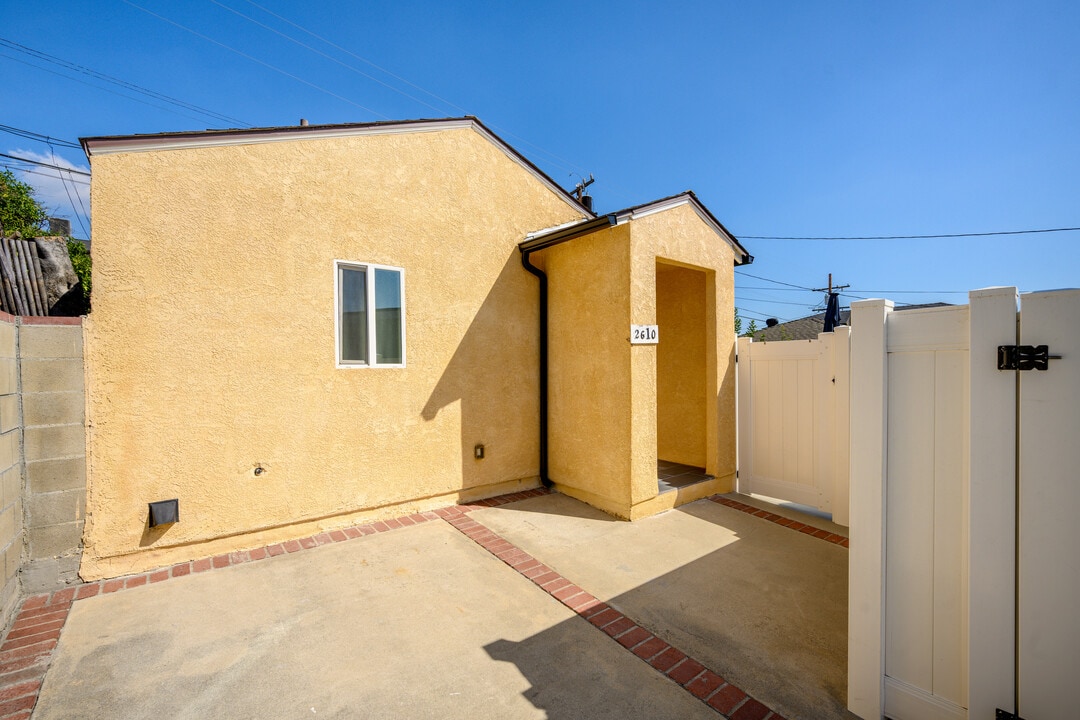 2608 N Keystone St in Burbank, CA - Building Photo