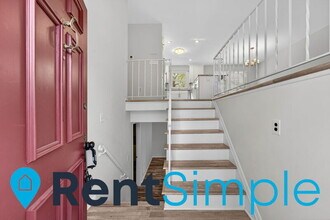 12035 Stuart Ridge Dr in Herndon, VA - Building Photo - Building Photo