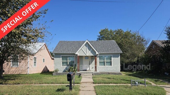 property at 1605 S Walnut St