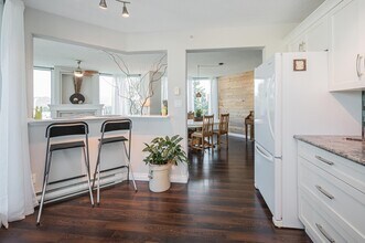 33065 Mill Lake Rd in Abbotsford, BC - Building Photo - Building Photo